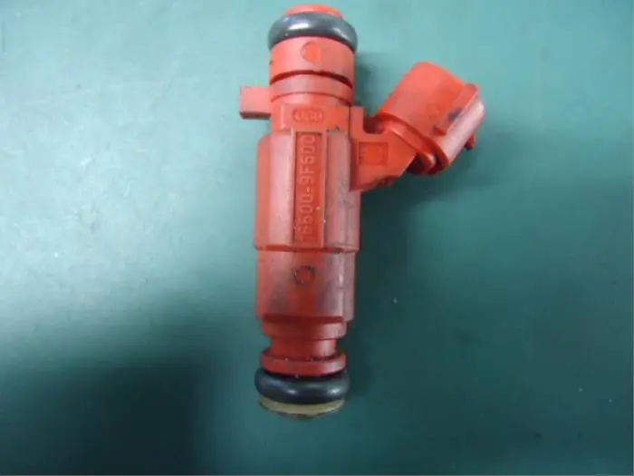 Injector (petrol injection) Nissan Almera Tino