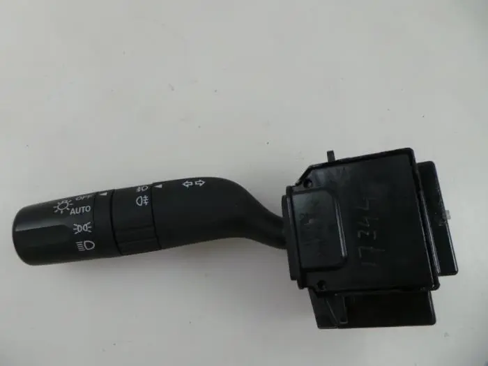 Interruptor de indicador de dirección Mazda 3.