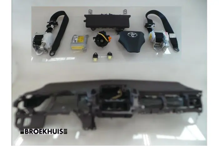 Airbag set + dashboard Toyota IQ