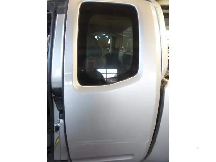Drzwi lewe tylne wersja 4-drzwiowa Nissan Navara