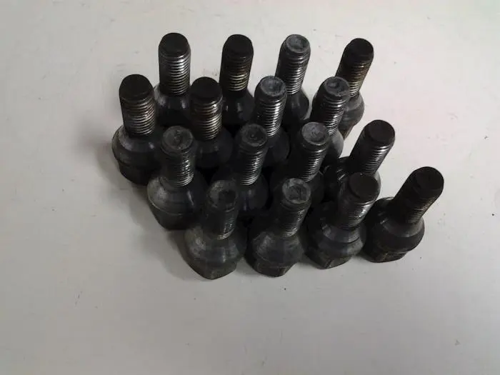 Set of wheel bolts Nissan Note