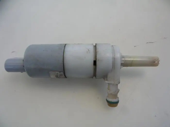 Headlight washer pump Opel Insignia
