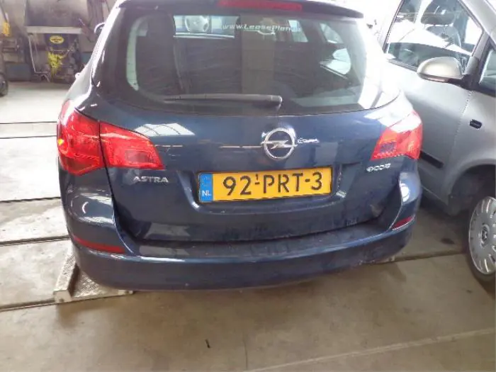Opel Astra J 10-